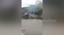 Cyclone Mocha: Strong gusts of wind and flooded streets in Myanmar
