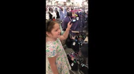 'Can’t make this shiz up' - Kid asks dad an IMPORTANT question after looking at a bra
