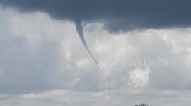 Mesmerizing funnel cloud spotted in South Lincolnshire