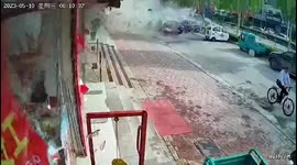 Gas cylinder explosion rocks restaurant, injuring 1 in eastern China