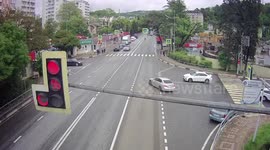 Reckless driver arrested for 'giving people the middle finger' while violating traffic laws in Russia