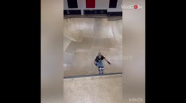 European roller-skating champion performs a spectacular trick!