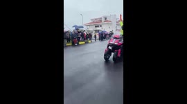 Guy Drops Phone in the Middle of Bike Race