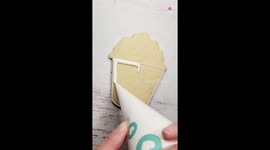 Cookie artist reveals the splendid art of turning a tasty cookie into a POPCORN tub