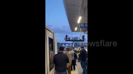 UK: Fire At London Bridge Station Causes Major Train Disruptions