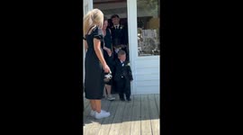 Loving brothers' heartwarming first look reaction to sister's wedding