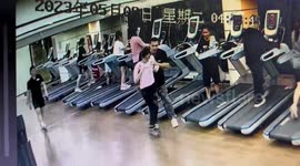 Quick-thinking fitness coach rescues woman with low blood sugar in gym