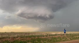 Texas Panhandle's Supercharged Skies: Storm Chaser Captures Intense Supercell