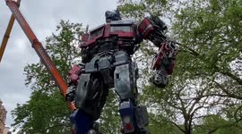 Huge Transformers installed in London ahead of film premiere