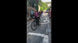E-bike riding grandma steals show at the Giro d'Italia!