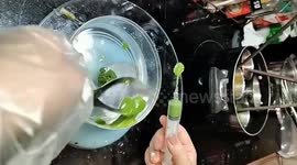 Vietnamese baker makes 3D flowers inside the jelly cake
