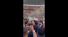 Jay z saying hi to chris rock while beyonce performs in paris