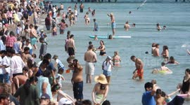 HOT! Busy Bank Holiday Beach in Sunny Brighton 28/05/2023