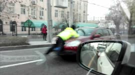 【辽宁锦州】 疯狂司机闯关 顶交警疾行1500米