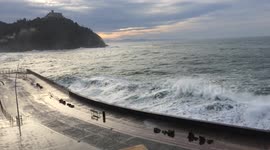 Big Waves in San Sebastián. Amazing.