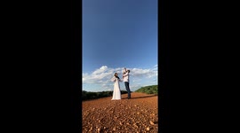 Jalime & Marcelo, casal de Curitiba SC. Após a descoberta da gestação, Jalime sentiu o desejo de fazer seu chá revelação cheio de adrenalina e muita emoção. Em suas pesquisas na internet, encontrou nosso trabalho nas plataformas de vídeos. Ao descobrir o