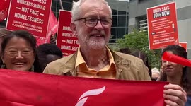 Jeremy Corbyn joins striking St.Mungo's charity workers