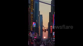 New Yorkers enjoy spectacular Manhattanhenge sunset ahead of summer solstice