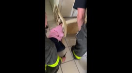 My daughter got her head stuck in a chair!!!