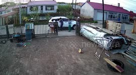 Heroic elderly man smashes window to rescue grandson trapped in car