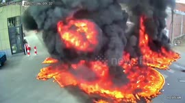 Massive blaze engulfs foam truck in China