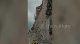 Massive landslide leaves 300 people trapped near the India-China border