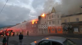Devastating blaze engulfs multiple apartment buildings in the US #9