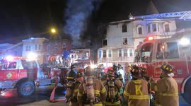 Devastating blaze engulfs multiple apartment buildings in the US  #6