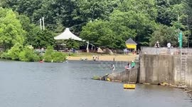 Sonic boom rumbles at park in Washington D.C.