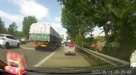 Miraculous escape: elderly couple narrowly avoids injury as tree collapses on tricycle amid traffic jam