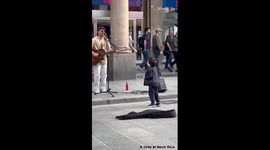 Street performer's impromptu collab with excited kid shows that music unites all