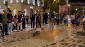 Incredible one-legged breakdancer shows off skills in Portugal