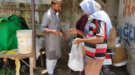 Temperatures of over 40 degrees scorch northern India, here's how locals are coping