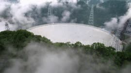Int'l students amazed by the world's largest single-dish radio telescope in SW China