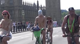 Hundreds take part in World Naked Bike Ride  in London