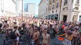 Hundreds take part in World Naked Bike Ride  in London