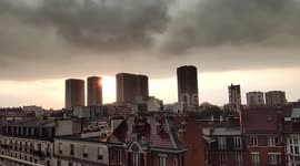 Sky of Paris strangely divided in a sunny and a dark side.  Drought in Paris: the rain finally returns since Saturday June 10, 2023, putting an end to an unprecedented meteorological episode.  (Video: 11 june 2023 , from 21h to 21h30. Paris, France, Rue d