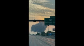 Scary moment motorists traveling along I-95 witness intense blaze and smoke in Philadelphia