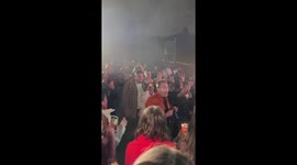 SpongeBob voice actor joins the crowd during show in Los Angeles