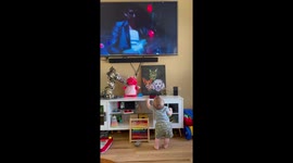 Pint-sized music fan shakes hips & stomps foot to a Bruno Mars chartbuster