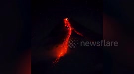 Timelapse footage shows Mayon Volcano gushing fiery rivers of lava in the Philippines