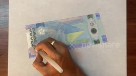 Artist makes amazing 3D hyperrealistic drawings of banknotes