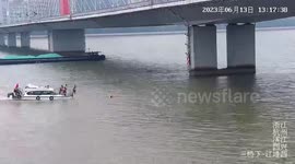 Brave delivery man jumps off bridge to rescue woman in China