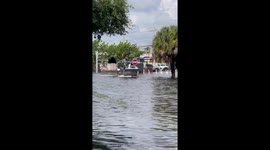Unbelievable floods turn Florida neighborhood into Venice: local captures hilarious boat ride