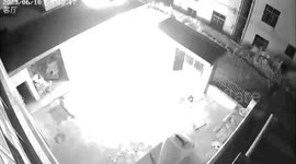 Gas leak explosion leaves woman with severe burns in China