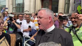 Confrontation between man and pro-abortion protesters in London