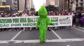Huge procession of Brazilians march in support of cannabis decriminalisation