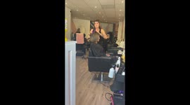 Woman surprises best friend at her hair salon after living abroad for 2.5 years