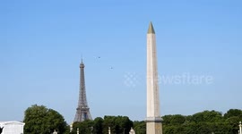 After centuries, the Concorde obelisk regains its golden tip. The famous Parisian monument, offered by Egypt to France, had already lost its top, eroded over the millennia, when it arrived in Paris in the 19th century.