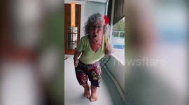 Comedian with dwarfism moved back to US from UK after